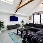 Magnifique Penthouse 3 Chambres Dans Le Quartier Du Canal